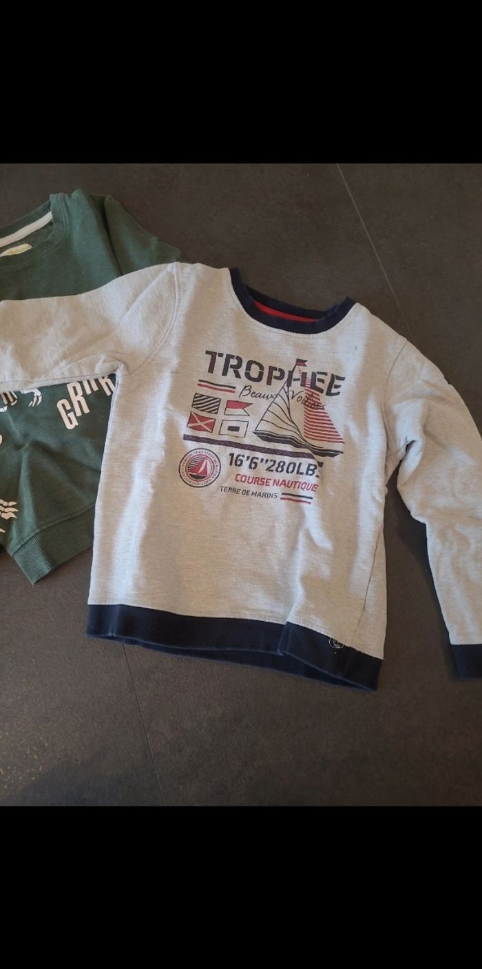 Lot de pull  8 ans - photo numéro 2