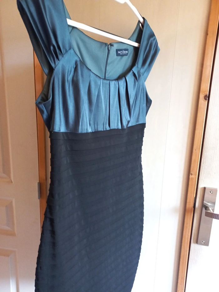 Robe noire et verte - photo numéro 4