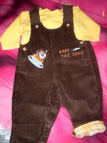 Salopette velours marron "Baby Taz 2000" + Maillot manches longues, côtelé, jaune "Baby Gros minet"