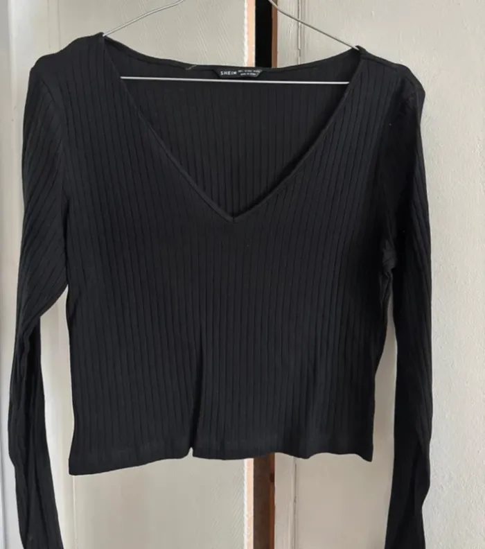 Crop top noir côtelé – Taille L – SHEIN - 3€ - photo numéro 2