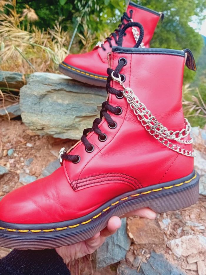 Dr. Martens made in England 🇬🇧 rouge custom chaînes 🔗 et barbelés punk goth uk3 36 - photo numéro 4
