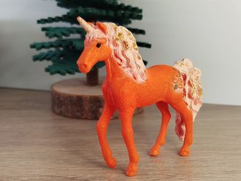 Schleich Figurine Animal imaginaire Bayala jeune licorne mandarine