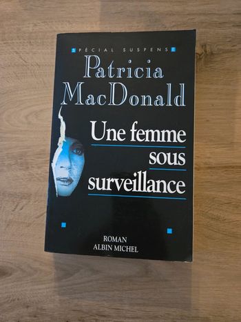 Une femme sous surveillance