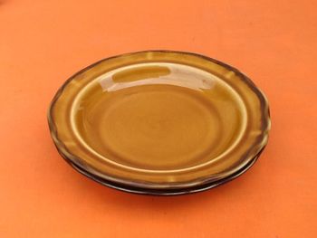 2 assiettes creuses polylobes Dans le style faïence de Haute-de-Provence