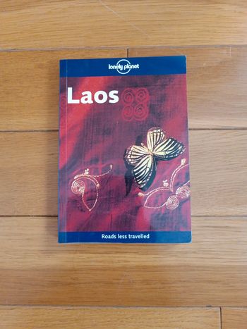Laos 2002 lonely planet roads less travelled. Livre écrit en anglais