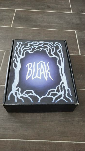 Coffret bleak par Squeezie
