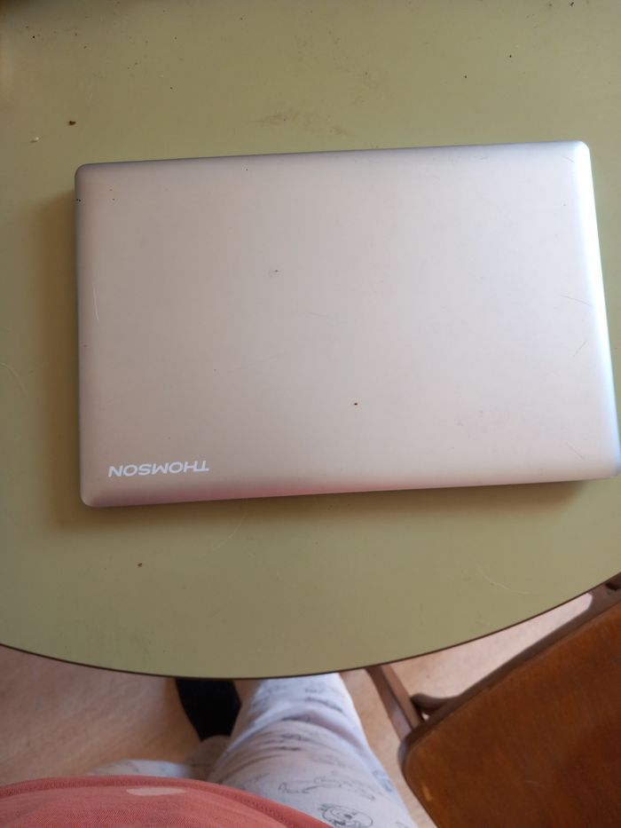 Ordinateur portable Thomson environ de 2 ans - photo numéro 3