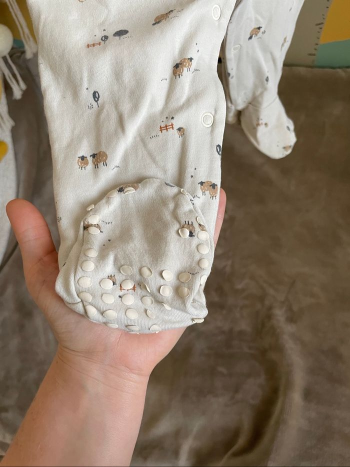 Lot de 2 pyjamas léger tachés - photo numéro 6