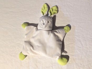 Lapin Blanc Doudou Membres Ecartés Pattes Oreilles Vertes Animal Peluche Petits Enfants Bébés