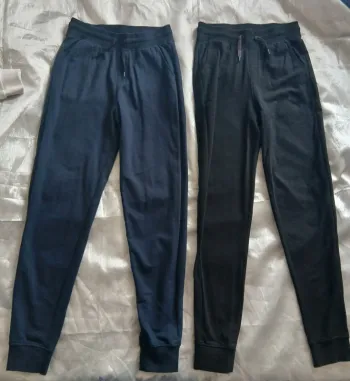 Lot de 2 joggings neufs XS /14 ANS
