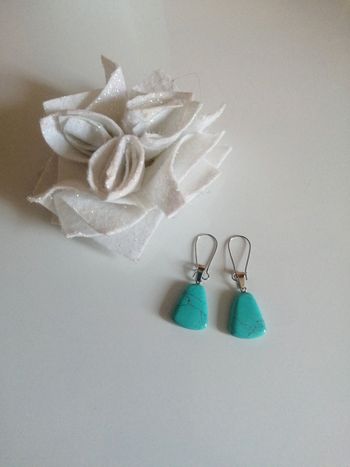 🌸Boucles d'oreilles pendantes argentées et pierre turquoise 🌸