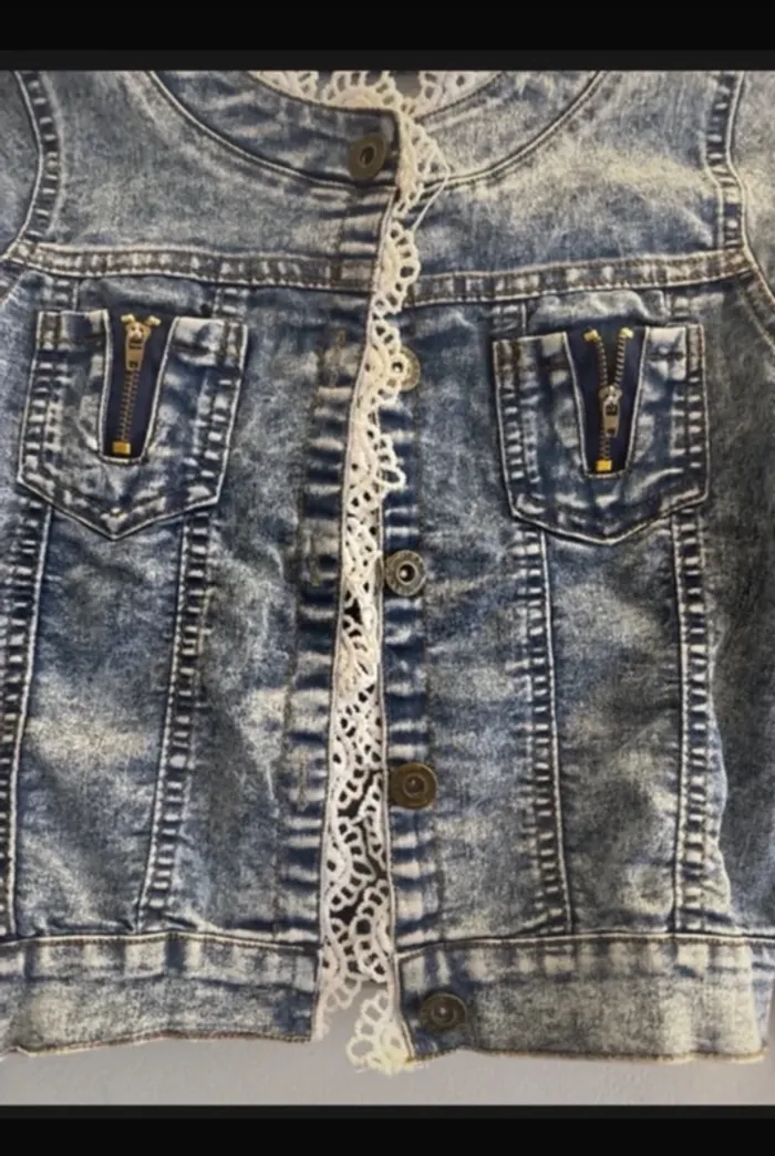 Veste en jeans fille 6/7 ans style délavé avec dentelle - photo numéro 4