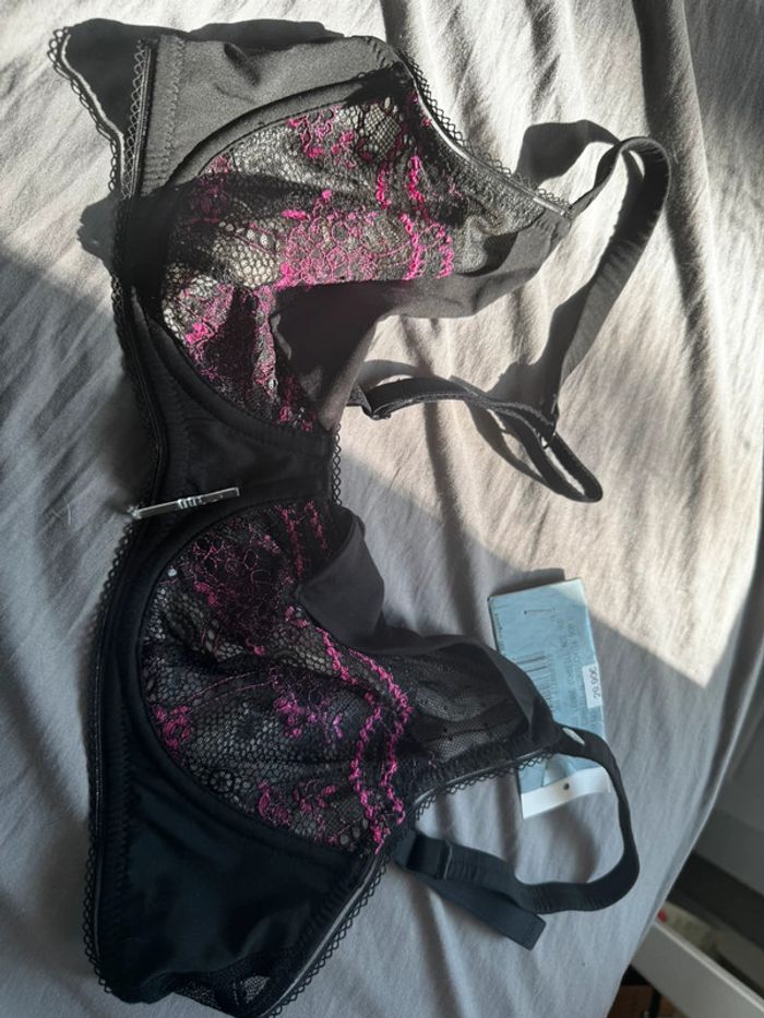 Soutien gorge rouge gorge