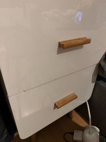 Table de nuit laqué blanc et bois