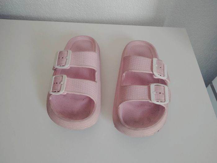 Sandales rose pastel - 31 - Action - photo numéro 2