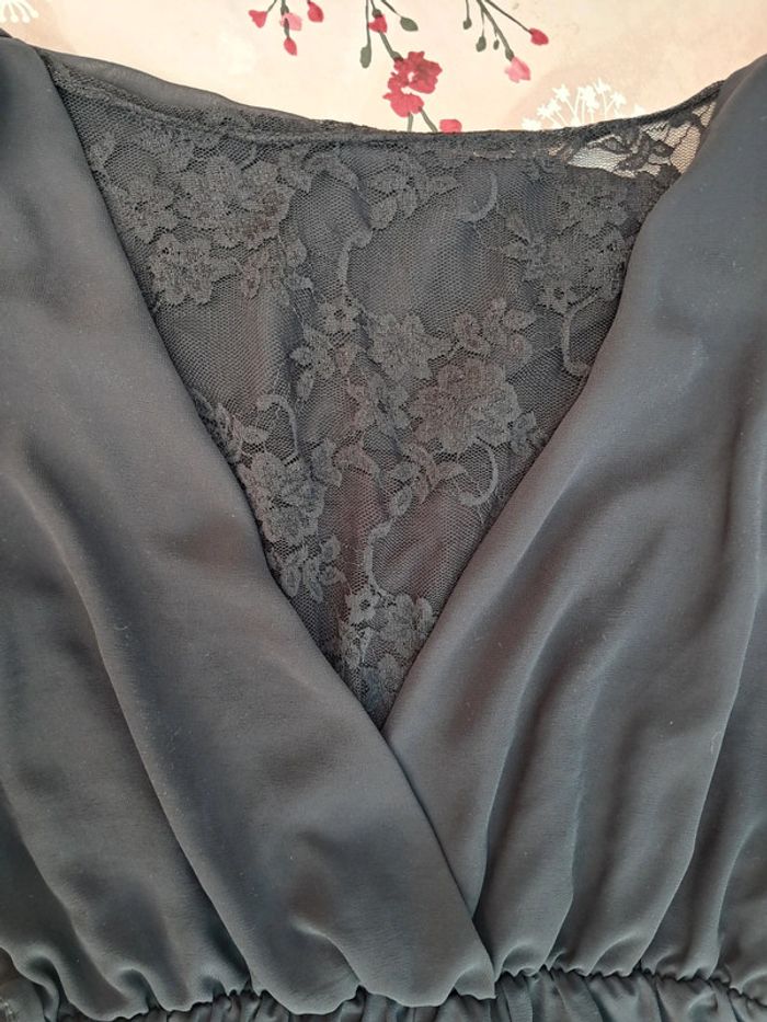 Belle robe noire sans manches, col bénitier, dos dentelle, taille elastiquée - T38-40 - photo numéro 6