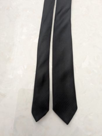 Cravate noir slim. Taille 115 cm