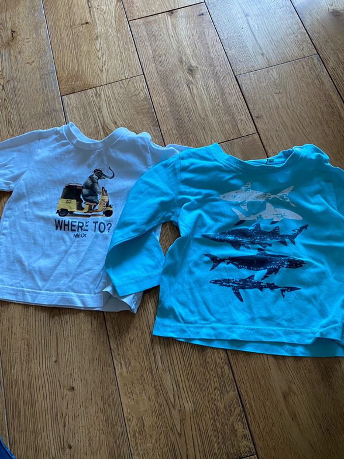 Lot de 2 t shirts ML très bon etat 9 mois