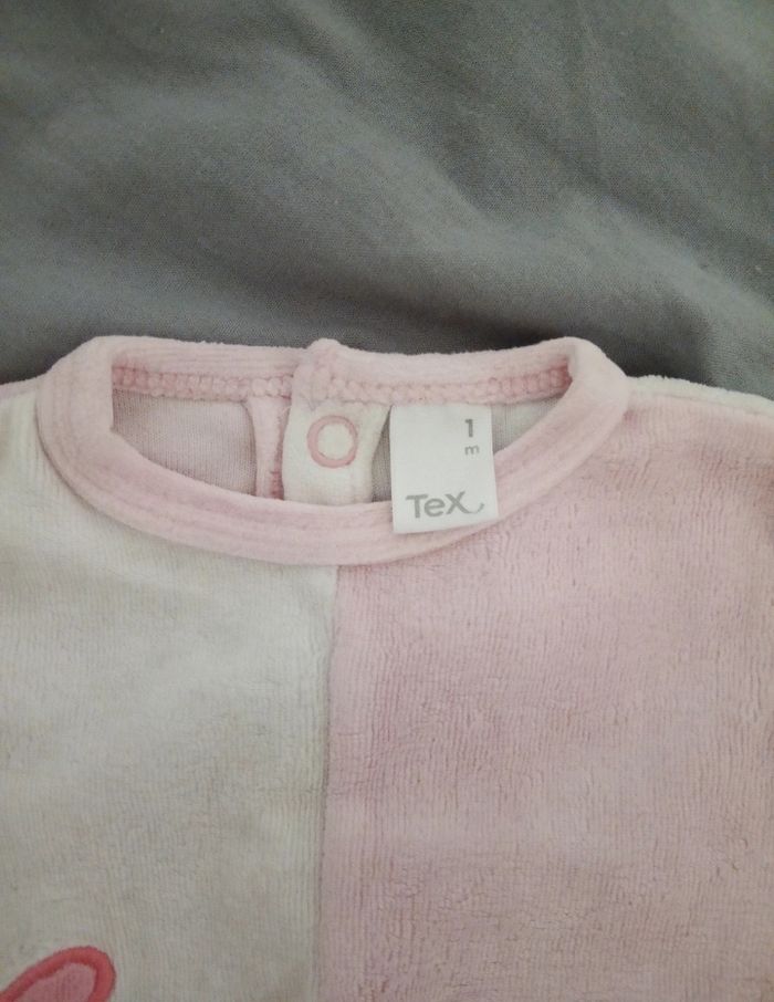 Pyjama rose avec dessins _ 1 mois - photo numéro 3