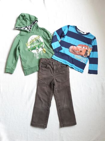 Lot de 3 vêtements 5 ans