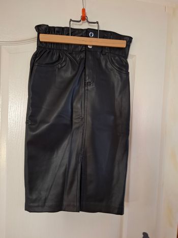 Jupe noire  simili cuir neuve de bershka