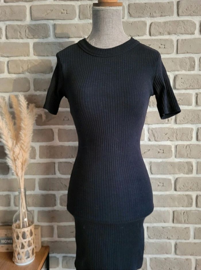 Robe en maille côtelée noire Zara