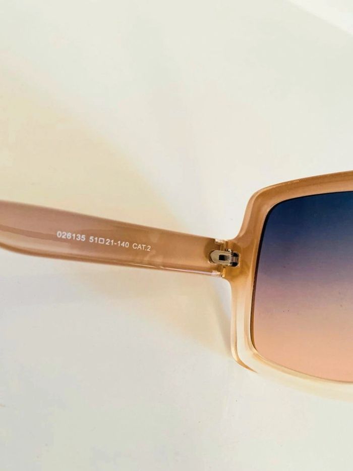 Lunette de soleil femme carrée beige dégradés uvprotection catégorie 2 - photo numéro 6