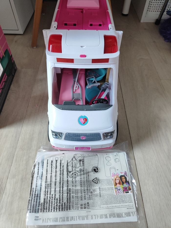 Ambulance barbie - photo numéro 2