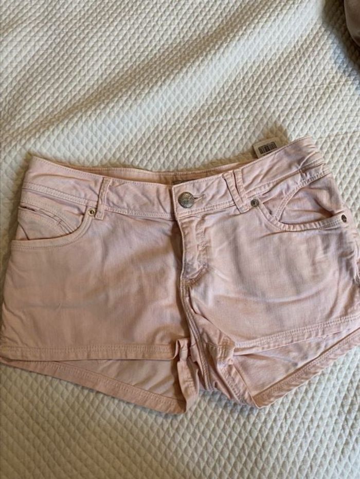 Short en denim rose
