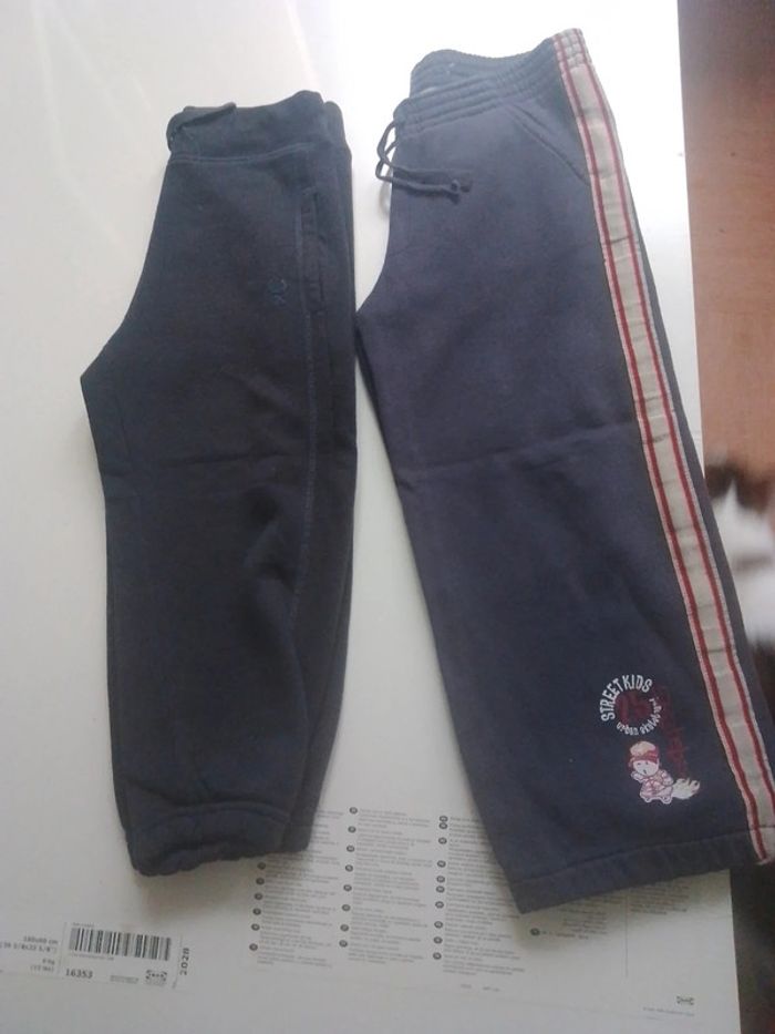2 bas de jogging 4/5 ans