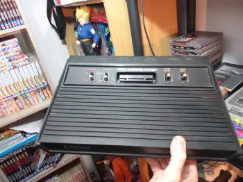 Console Atari 2600 avec câble, manette et jeux