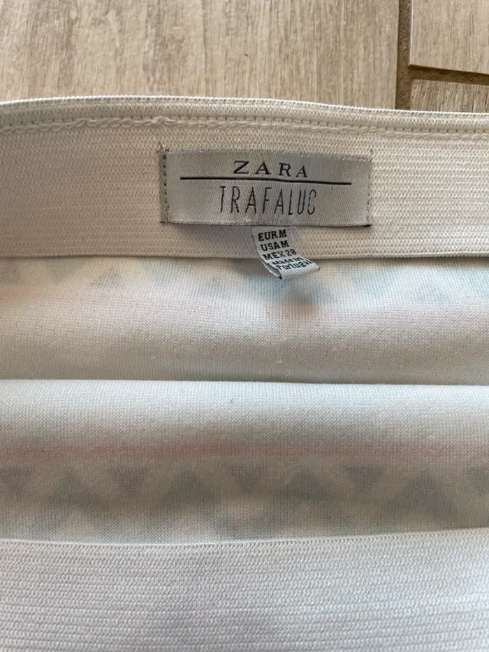 Jupe courte à motif Zara - photo numéro 3