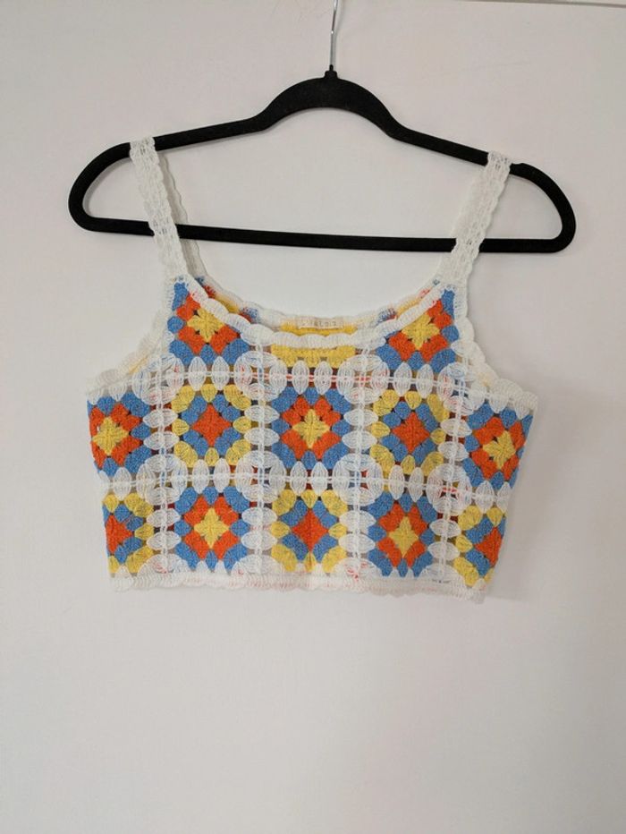 Top court brodé multicolore