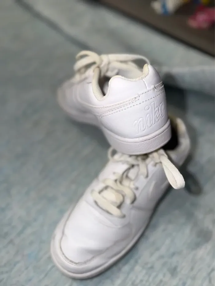 Basket Nike taille 36,5 - photo numéro 4