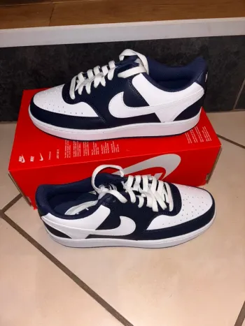 Baskets Nike P.42,5 Neuves