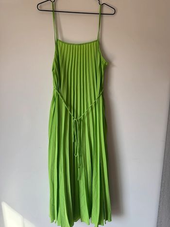 👗 Robe plissée mi-longue à bretelles fines - Vert- neuf sans étiquette - Mango - taille M