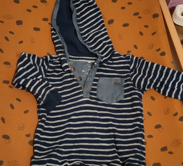 Sweat à capuche 12 mois