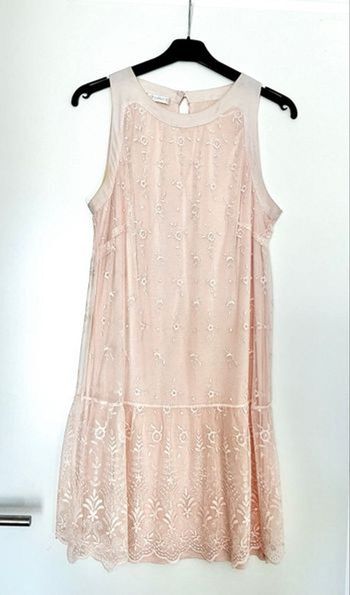 Robe en dentelle rose saumon taille 40