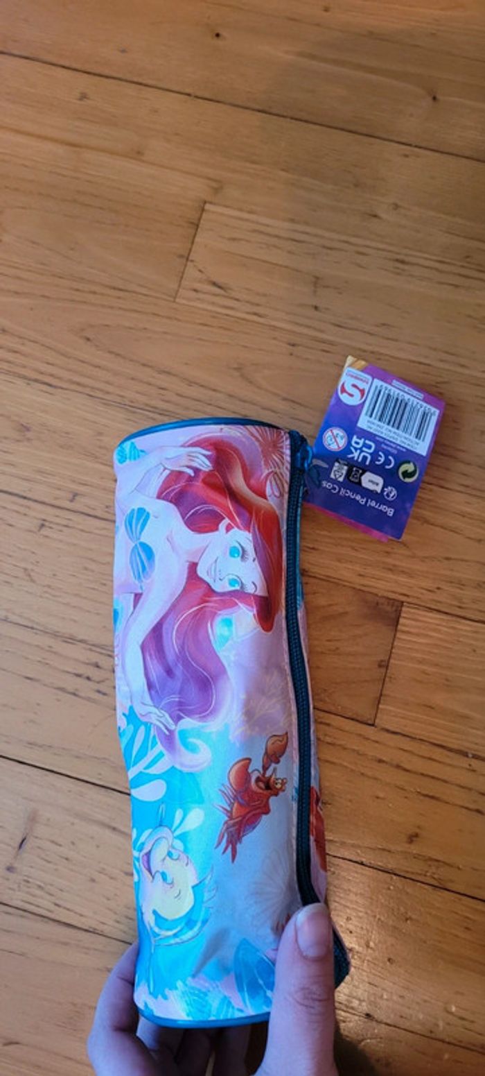 Trousse la petite sirène.