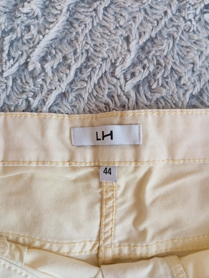 Short jaune - photo numéro 2