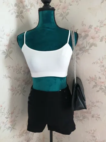 Lot de 4 brassières blanches fines bretelles non réglables / in extenso / (L)