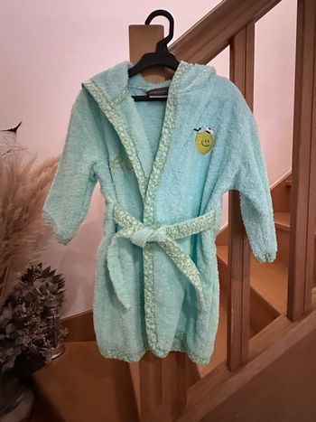 Peignoir carré blanc neuf sans étiquette broderie Léo