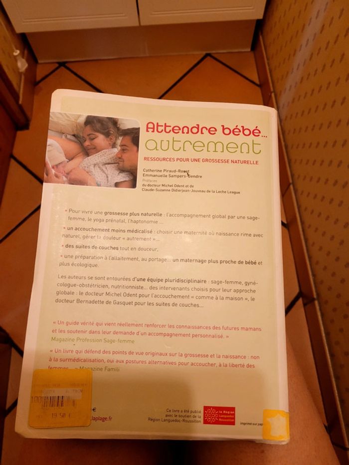 Livre attendre bébé autrement tbe - photo numéro 3