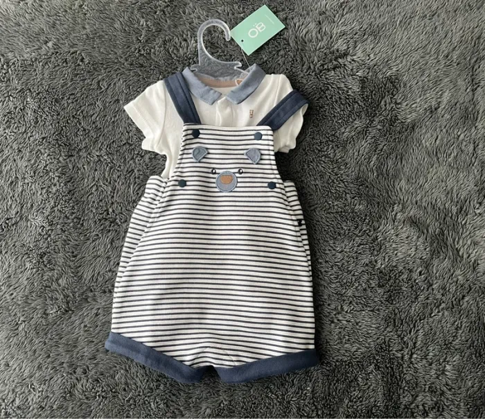 Ensemble salopette et body à col.