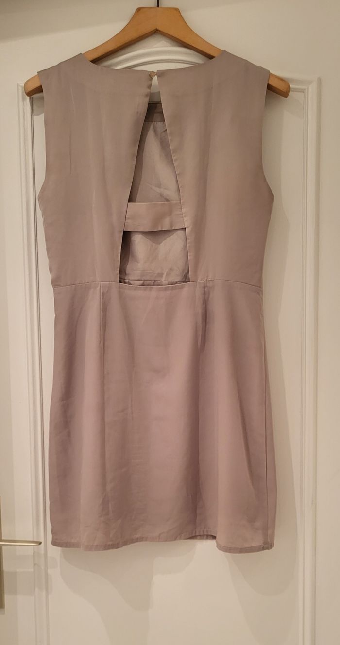 Vero Moda Robe TFr40/TL-Beige/Ecru- Sans manche, Doublée avec Dos Fantaisie en TBE - photo numéro 3