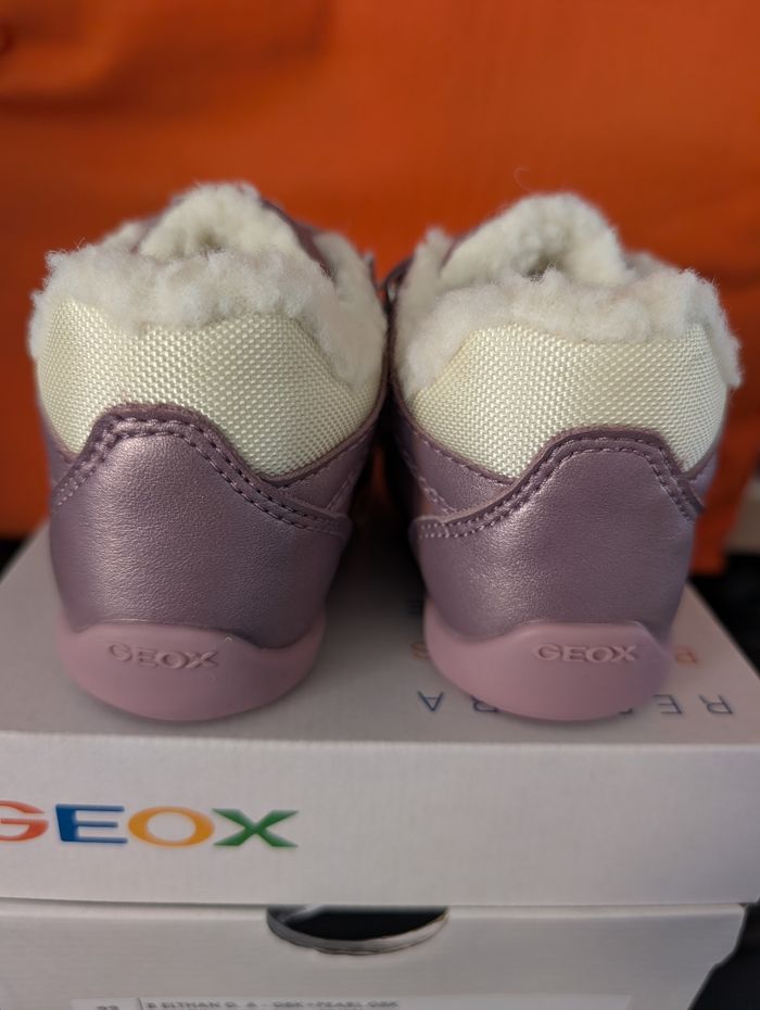 Chaussures fourrés fille. Conseillé par les podologues. Taille 22. Neuf. Geox. - photo numéro 3