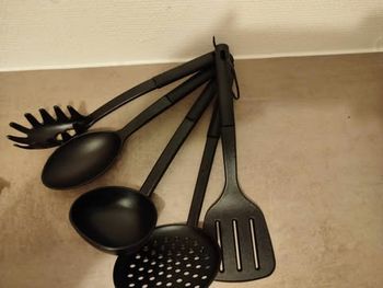  5 ustensiles de cuisine neufs