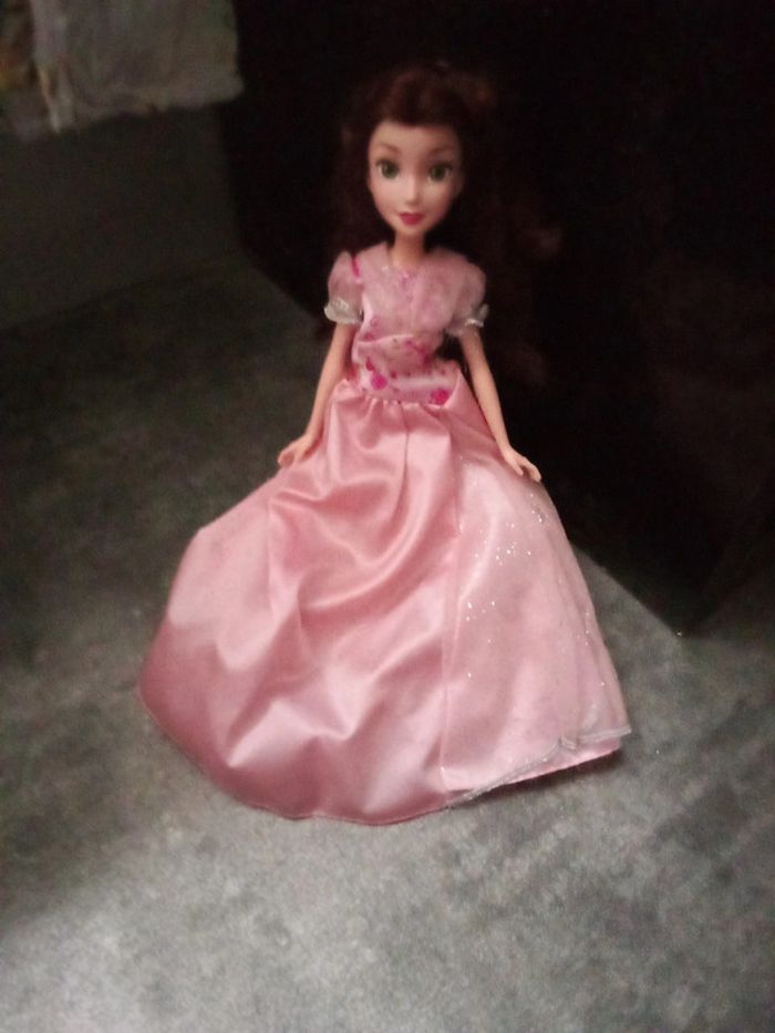 Poupée belle avec table et chaises - photo numéro 2