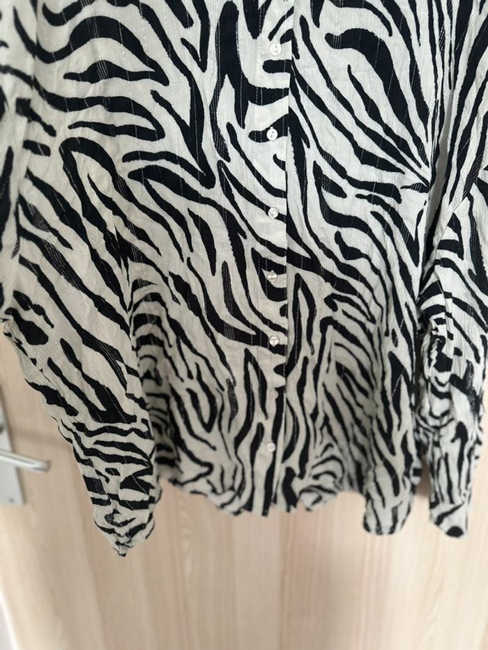 Chemise fluide manches longues zébrée noir blanc taille XXL 50/52 Kiabi - photo numéro 5
