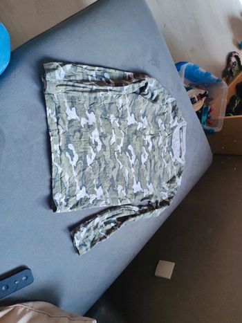 Haut manches longues militaire camouflage taille 8 ans